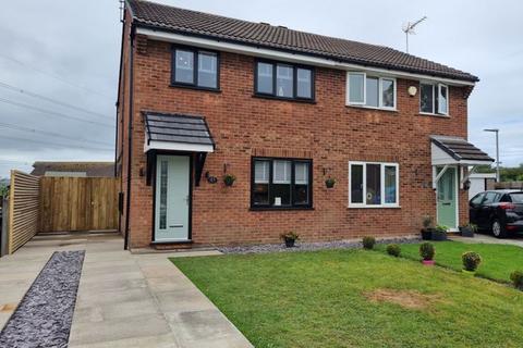 3 bedroom semi-detached house to rent, Goldcrest Close, Beechwood, WA7