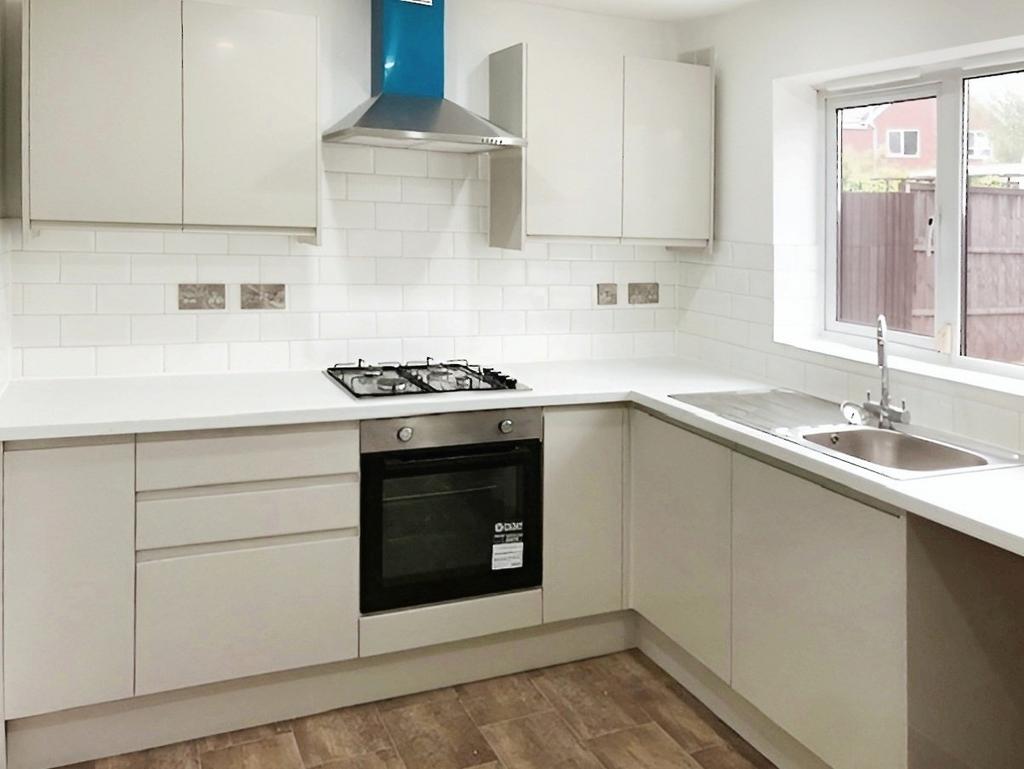 Ealinger Way, Pendlebury, Swinton... 2 bed semidetached house to rent