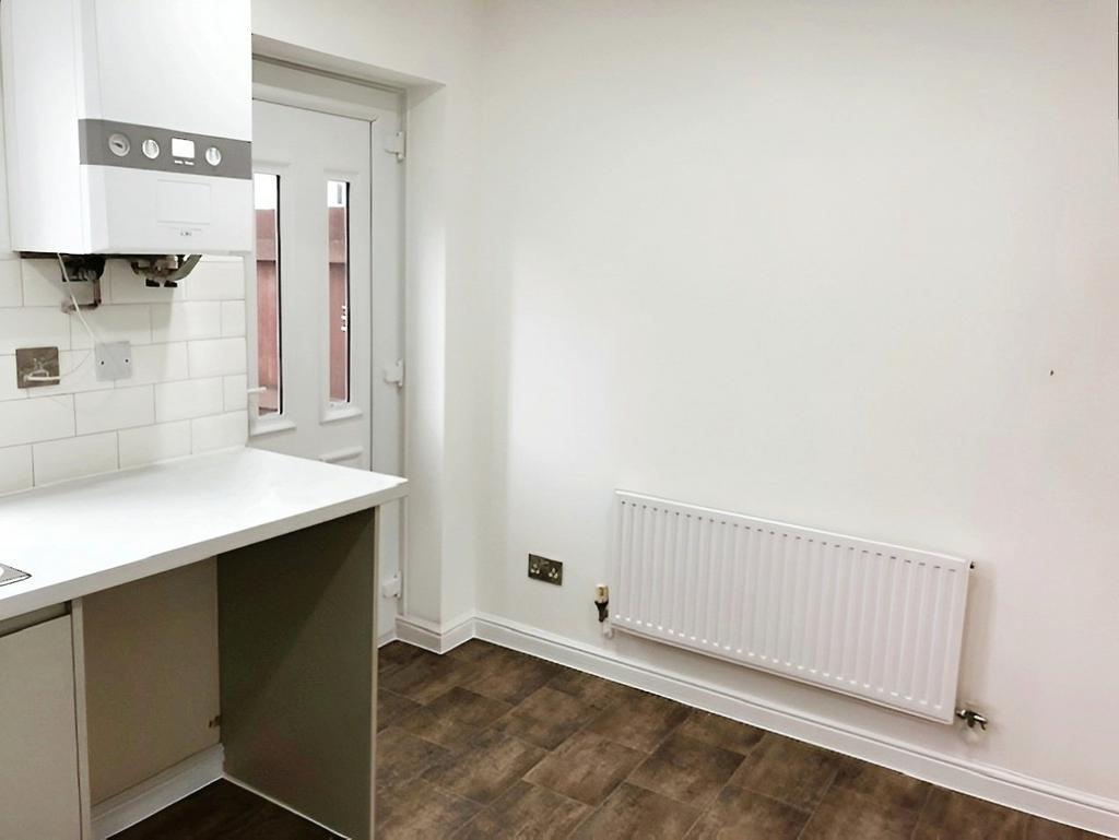 Ealinger Way, Pendlebury, Swinton... 2 bed semidetached house to rent