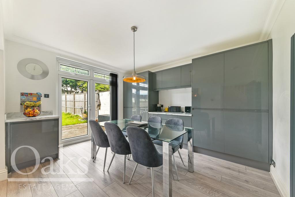 Kitchen/ Dining Room