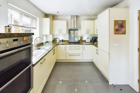 4 bedroom detached house for sale, Portsmouth Road, Southampton SO31