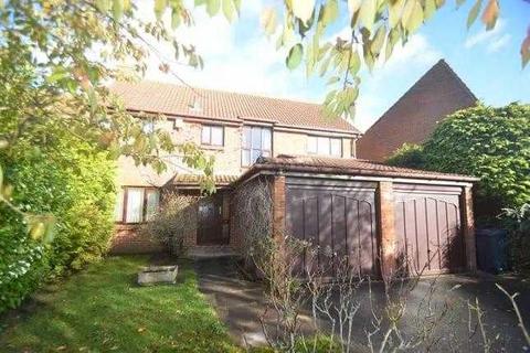 4 bedroom detached house to rent, Primrose Lane, Croydon, CR0