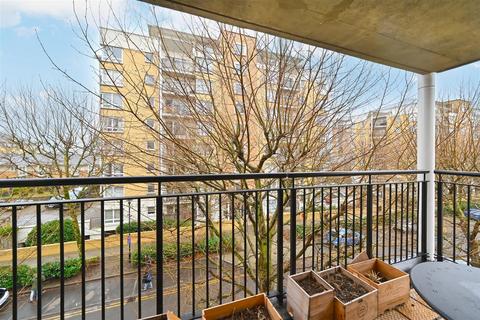 2 bedroom apartment for sale, Bridge Court, Newport Avenue, London, E14