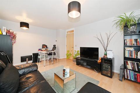 2 bedroom apartment for sale, Bridge Court, Newport Avenue, London, E14