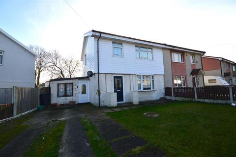 3 bedroom semi-detached house to rent, Queens Park Drive, Castleford