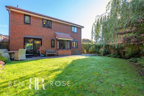 4 bedroom detached house for sale, Old Oak Gardens, Walton-Le-Dale, Preston