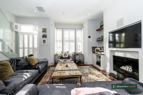 3 bedroom flat for sale, Pennard Road, Shepherd's Bush, London, W12 8DS