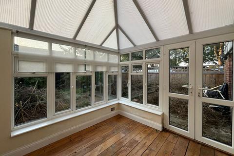 37 Milhoo Court, Waltham Abbey, EN9 3DW