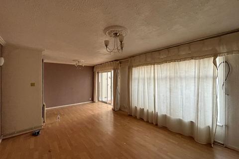 37 Milhoo Court, Waltham Abbey, EN9 3DW