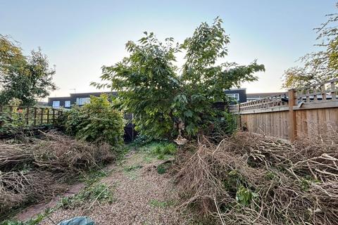 37 Milhoo Court, Waltham Abbey, EN9 3DW