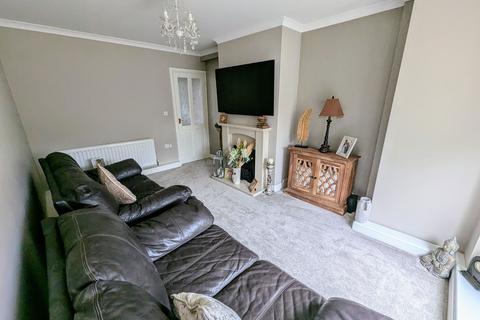 2 bedroom semi-detached house to rent, Palmer Crescent, Hebburn, NE31