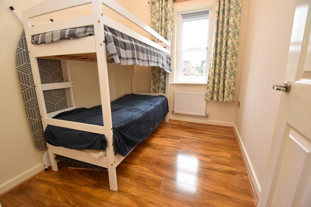 Lemon Tree Grove, Urmston, M41 3 bed semidetached house to rent £