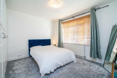 3 bedroom apartment to rent, Cleveland Road, W13 0HF