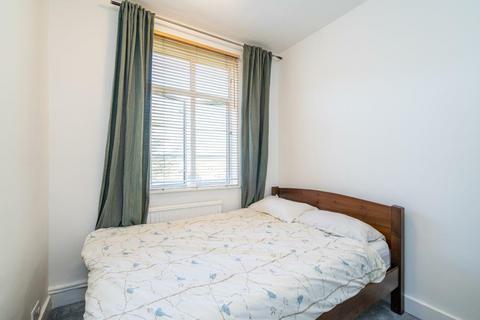 3 bedroom apartment to rent, Cleveland Road, W13 0HF