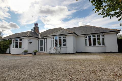 5 bedroom detached bungalow for sale, New Village Road, Cottingham HU20