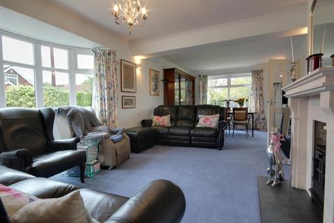 5 bedroom detached bungalow for sale, New Village Road, Cottingham HU20