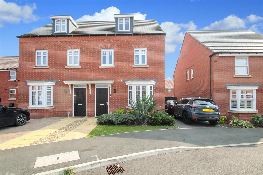 Siskin Road, Thrapston NN14 3 bed semidetached house for sale £290,000