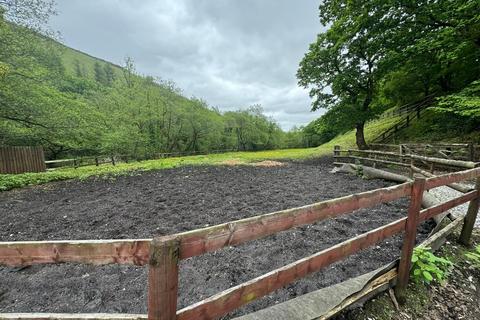 House for sale, Stables and Approx 5 acres of land Pontyrhyl, Bridgend CF32 8EJ