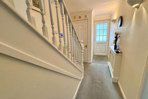 8 Bushley Croft, Solihull, B91 3UF