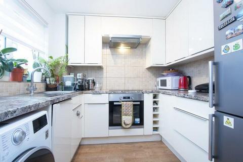 2 bedroom end of terrace house to rent, Mitcham CR4