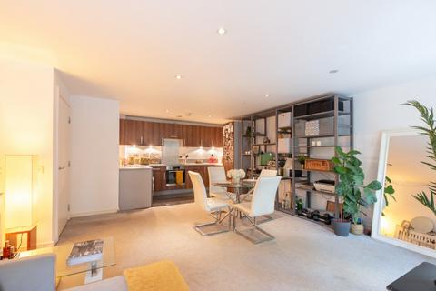 2 bedroom apartment for sale, Battersea Square, London, SW11