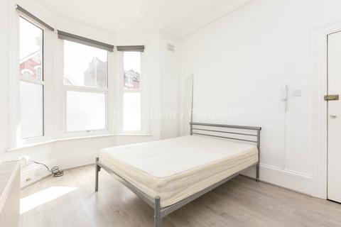 Studio to rent, Alexandra Road, Hornsey, N8