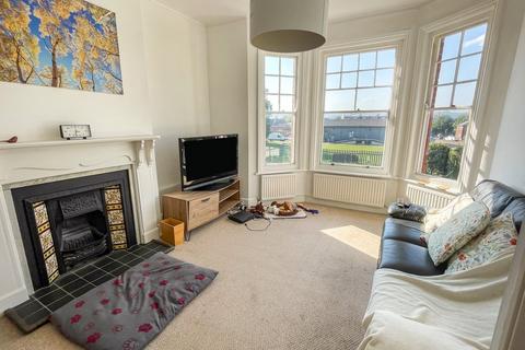 2 bedroom flat for sale, Latimer Road, Eastbourne, BN22