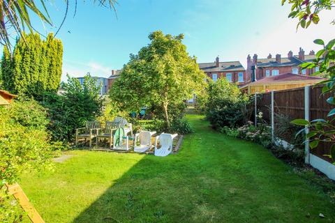 4 bedroom terraced house for sale, New Road, Wakefield WF4