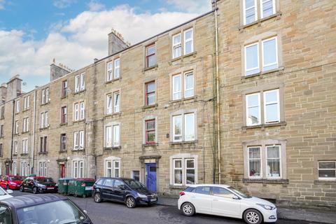 3 bedroom flat to rent, Molison Street, Stobswell, Dundee, DD4