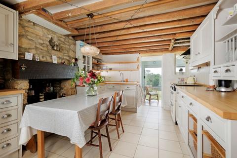 Ivy Cottage Camp Gardens, Stow On The Wold, Cheltenham, GL54 1DQ