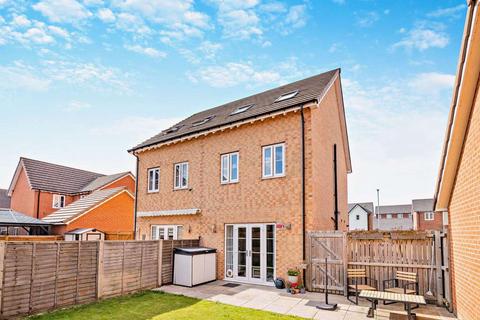 3 bedroom semi-detached house for sale, Rayner Way, Castleford, West Yorkshire