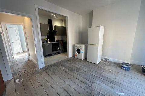 1 bedroom flat to rent, Queens Road, Aldershot