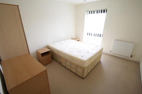 2 bedroom flat to rent, So Bow, Windsor Court, Mostyn Grove, London E3