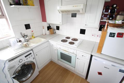 1 bedroom flat to rent, Montgomery Lodge, Stepney Green E1