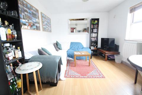 1 bedroom flat to rent, Montgomery Lodge, Stepney Green E1