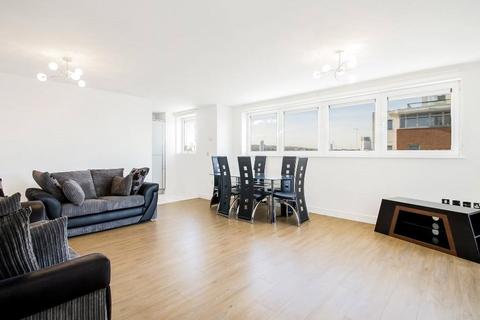 2 bedroom flat to rent, Cumberland House, Erebus Drive, London