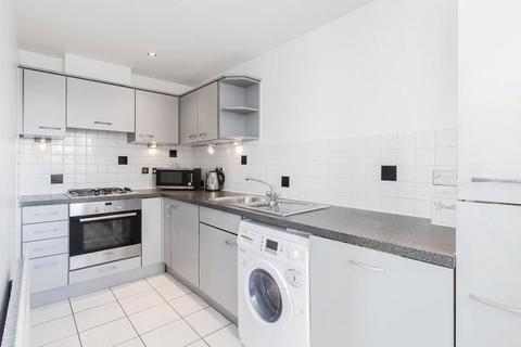 2 bedroom flat to rent, Cumberland House, Erebus Drive, London