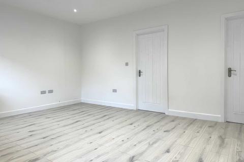 2 bedroom flat to rent, Denmark Street, Wokingham RG40