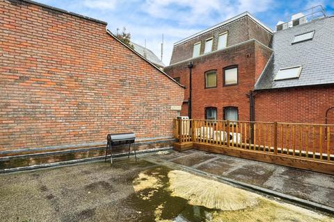 2 bedroom flat to rent, Denmark Street, Wokingham RG40