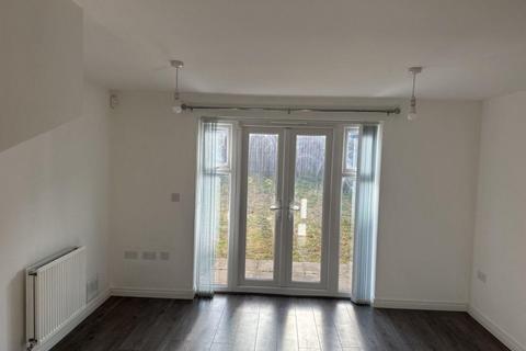 2 bedroom semi-detached house to rent, Sycamore Road, Manchester