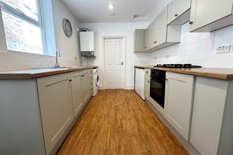 2 bedroom terraced house to rent, Woodmancote Road