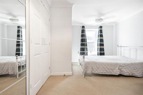 2 bedroom flat for sale, East Street, Reading