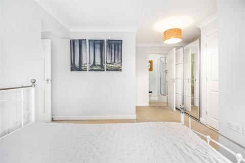 2 bedroom flat for sale, East Street, Reading