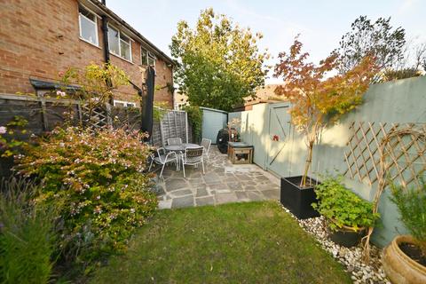4 Shaef Way, Teddington, TW11 0DG