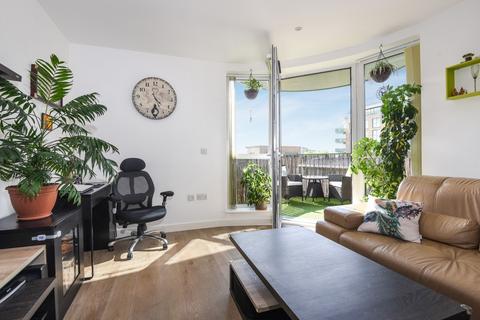 2 bedroom flat to rent, Tudway Road London SE3