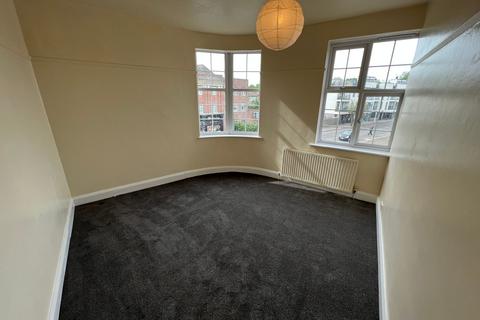 1 bedroom flat to rent, Snakes Lane, Woodford Green, IG8