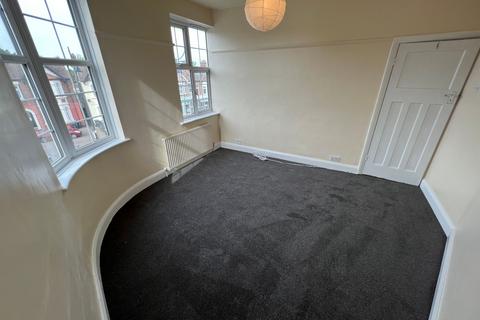 1 bedroom flat to rent, Snakes Lane, Woodford Green, IG8