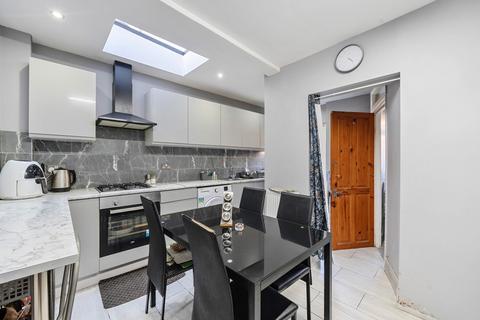 3 bedroom end of terrace house for sale, London Road, Wallington