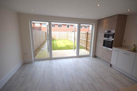 4 bedroom townhouse to rent, Gilder Way, Little Sutton, Ellesmere Port