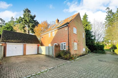 5 bedroom detached house for sale, Upper Mount Street, Hampshire GU51